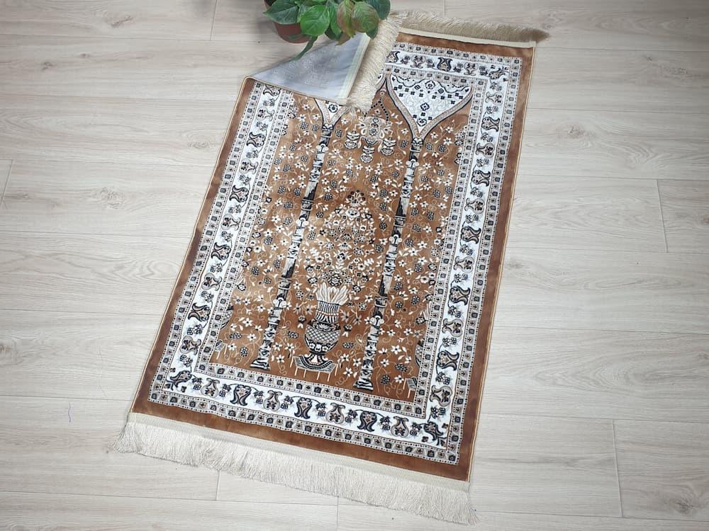 Luxurious and comfortable prayer rug, multiple colors