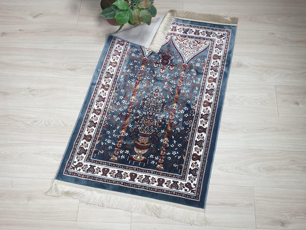 Luxurious and comfortable prayer rug, multiple colors